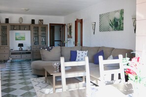 TV, fireplace, stereo