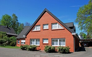 Unclassified image, 5 of 14, button