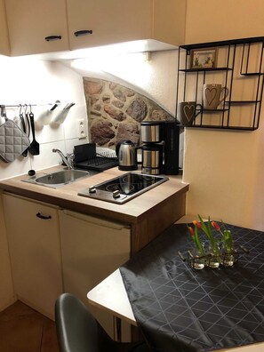 Kühlschrank, Wasserkocher, Toaster, Hochstuhl