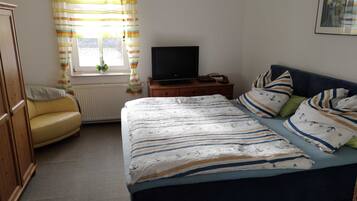 2 Schlafzimmer, Reisekinderbett, WLAN, BettwÀsche