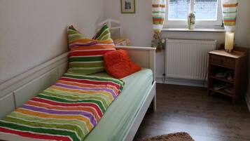 2 Schlafzimmer, Reisekinderbett, WLAN, BettwÀsche