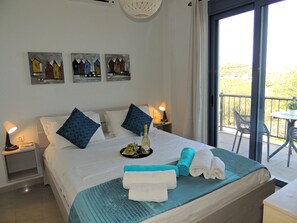 3 bedrooms, in-room safe, iron/ironing board, travel crib