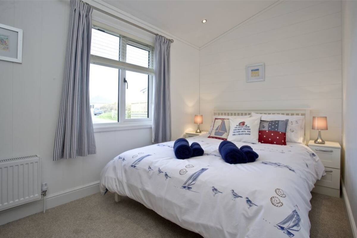 Luxury Lodge (Sea The Stars) | Premium bedding, free WiFi, bed sheets
