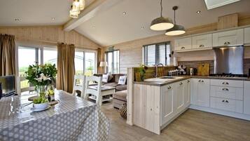 Luxury Lodge (Sea Monkey) | Private kitchen | Electric kettle