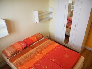 2 bedrooms, travel cot