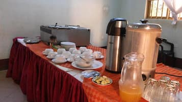 Free daily English breakfast