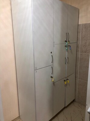 Shower, hair dryer, slippers, towels - Elite Hostel (Astana)