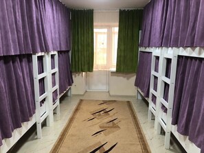 Slaapzaal, gemengde slaapzaal (8 guests) | Een kluis op de kamer, een strijkplank/strijkijzer, gratis wifi