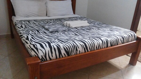 Habitación individual Deluxe | Decoración individual, mobiliario individual, escritorio