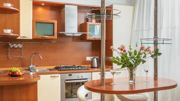 Apartment | 2 Schlafzimmer, Schreibtisch, laptopgeeigneter Arbeitsplatz