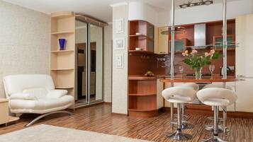 Apartment | 2 Schlafzimmer, Schreibtisch, laptopgeeigneter Arbeitsplatz