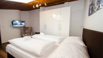 Penthouse 81 Kaprun | Ferro/asse da stiro, culle/letti per bambini (a pagamento)