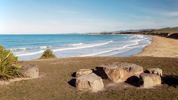 Plage, chaises longues