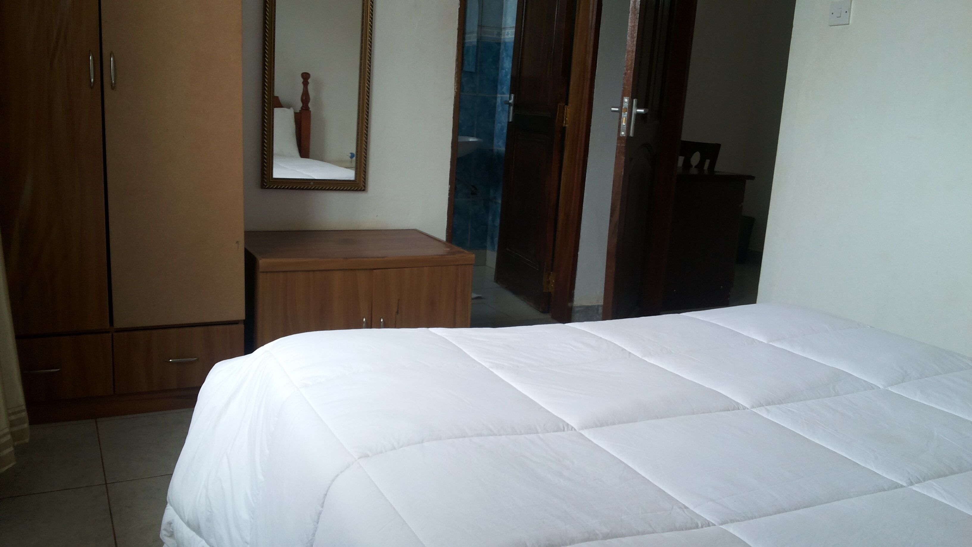 Ropa de cama de alta calidad y escritorio 