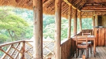 Breakfast, lunch, dinner served; local and international cuisine