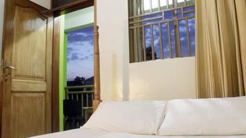 Deluxe Double Room | Desk, blackout drapes, bed sheets