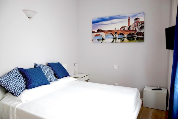 Ropa de cama de alta calidad y escritorio 
