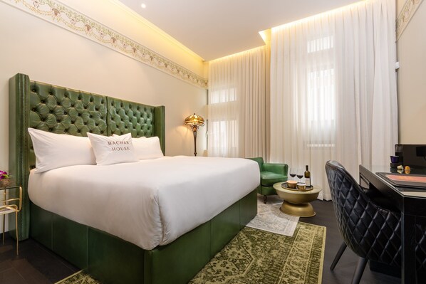 Kamar Double Eksekutif | Minibar, brankas, ruang kerja ramah laptop, dan kedap suara