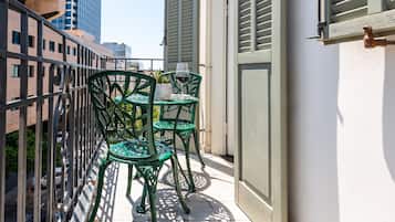 Executive-Doppelzimmer, Balkon | Minibar, Zimmersafe, laptopgeeigneter Arbeitsplatz