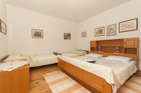 2 bedrooms, free WiFi, bed sheets