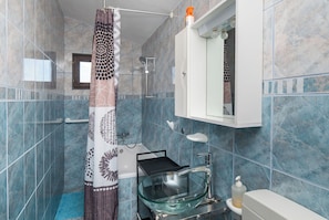 House | Bathroom | Shower, bidet, towels, soap
