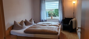 Ideal starting point for all holiday activities in resin, in a quiet central location