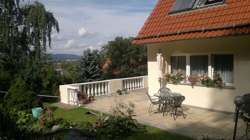 Ideal starting point for all holiday activities in resin, in a quiet central location