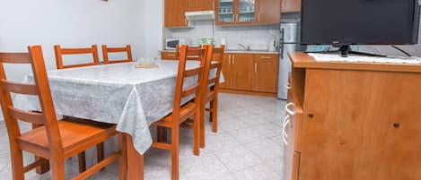 Apartment (A2) | Private kitchen | Fridge, microwave, oven, stovetop