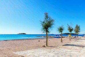 Beach - Apartments Jelka (Rogoznica)