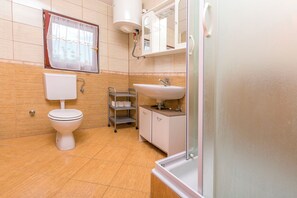 Apartment (A3) | Bathroom - Apartments Cvitkovic (Rogoznica)