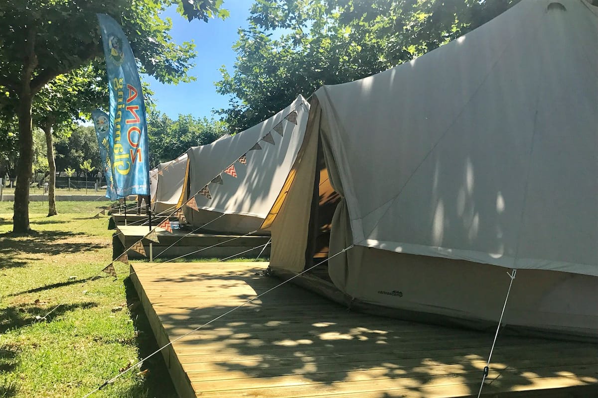Superior Tent | WiFi (free), bed sheets