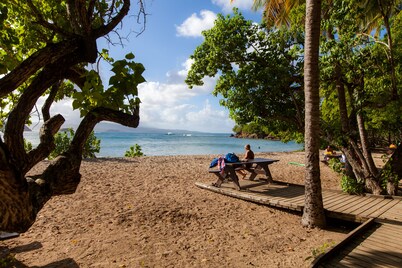 Eclats de Mer, 3 Waterfront Bungalows in Tartane / WIFI Car Rental