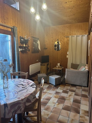 TV - Small chalet 40m2 cocooning 2 bedrooms ( 2 persons )MORZINE (Morzine)