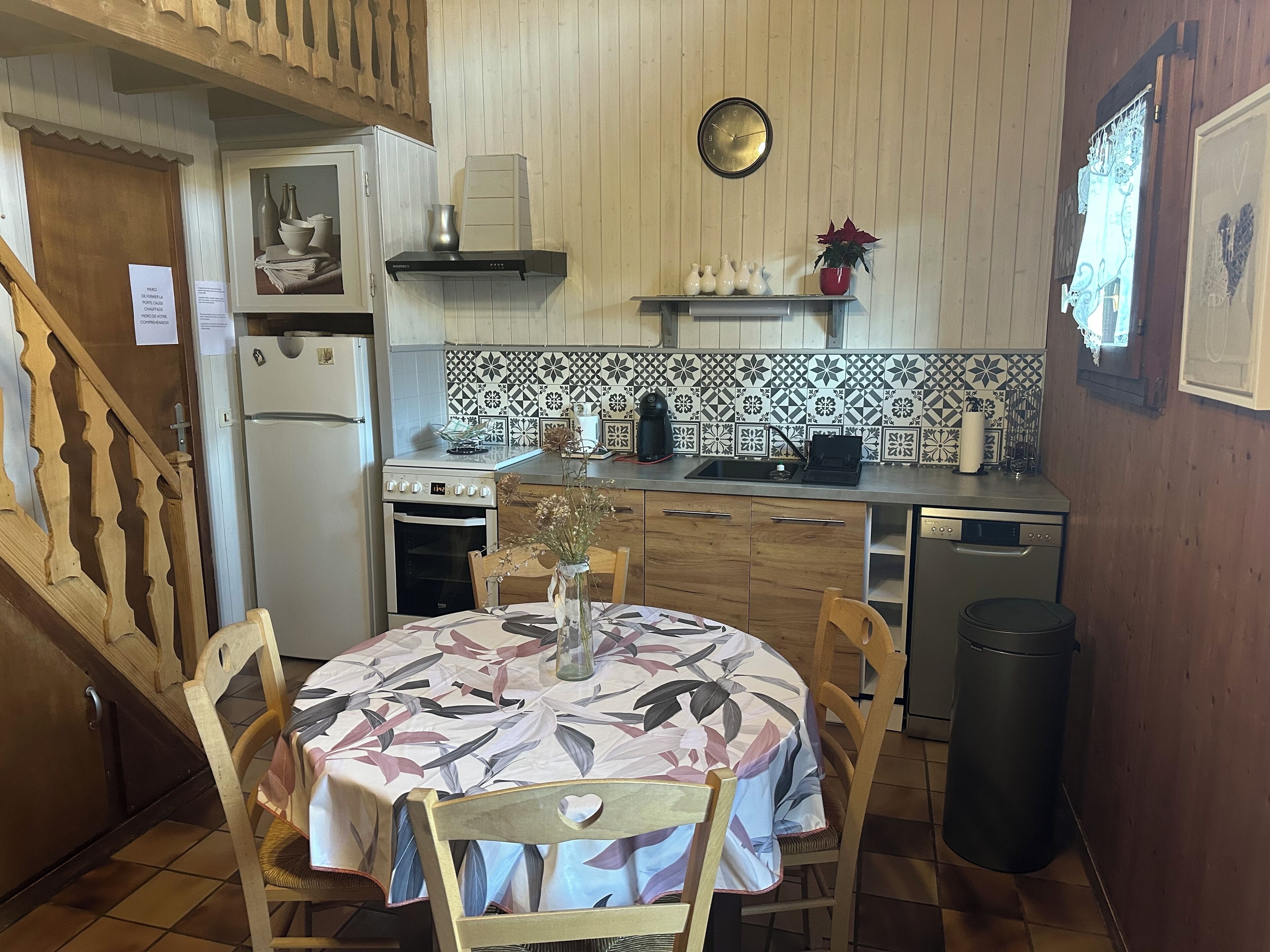 雪櫃、微波爐、焗爐、洗碗機