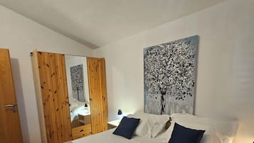 Apartment (A3) | 3 bedrooms, WiFi (free), bed sheets