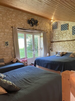 2 soverom, strykejern/-brett, reiseseng for barn og wi-fi (inkludert)