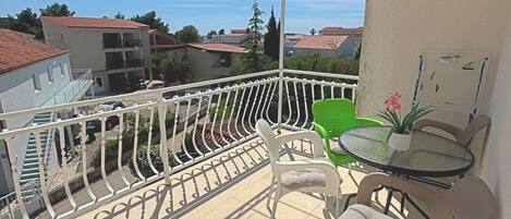 Apartment (A4) | Outdoor dining