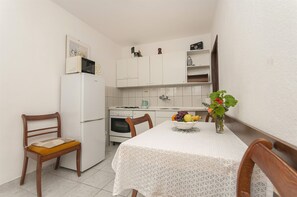 Apartment (A1) | Private kitchen - Apartments Luca (Rogoznica)