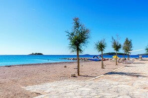 Beach - Apartments Luca (Rogoznica)