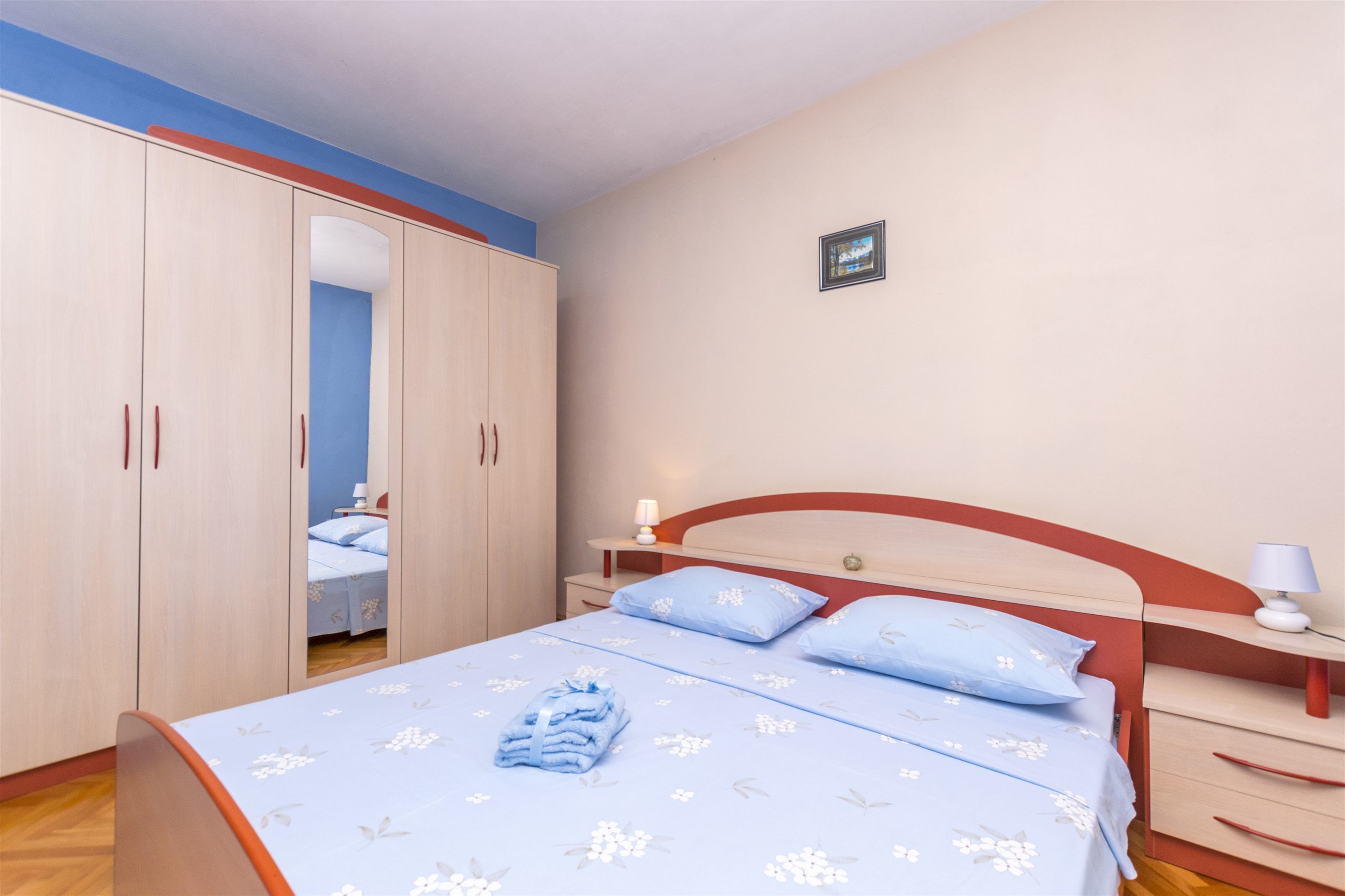 Free WiFi, bed sheets