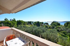 Apartment (A4) | Balkon