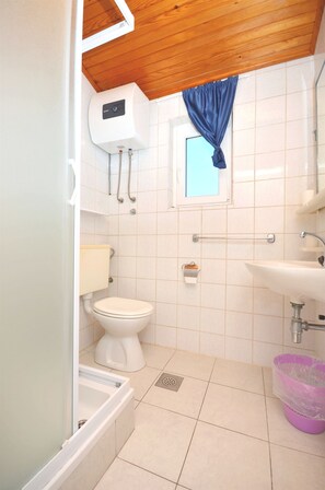 Apartment (A4) | Bathroom