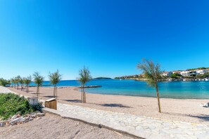 Beach - Apartments Antea (Rogoznica)