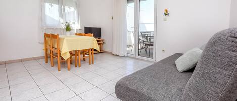 Appartement (A1) | Salle de séjour | Téléviseur à écran plat