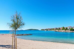 Beach - Apartments Antea (Rogoznica)
