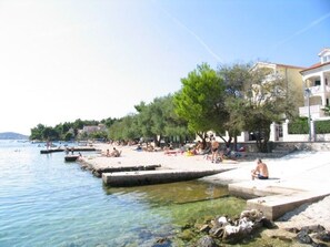 Beach - Apartment Mujan (Rogoznica)