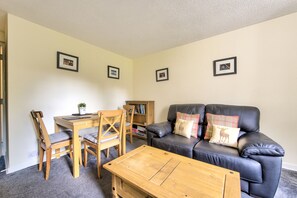 Apartment | 1 bedroom, individually decorated, individually furnished, desk - Grassmarket Apartment with Castle View (Edinburgh)
