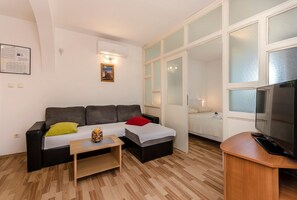 Apartment (A2) | Living room