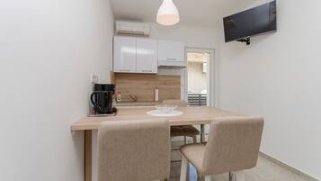 Apartemen (A5) | Tempat makan