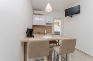 Apartment (A5) | Dining